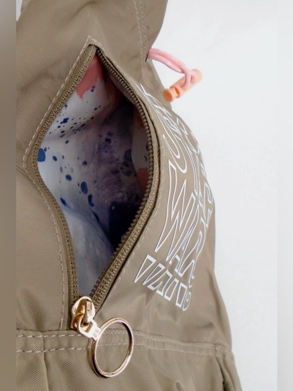 StarWars Crossbody Type tote. Excellent condition. Looks brand new. - Picture 6 of 7